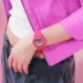 Reloj Casio Baby-G  BG-169KB-4B1ER  con brillo femenino Y2K puesto en la muñeca